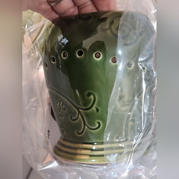 NIB Green English Ivy Full Size Scentsy wax warmer - Picture 5 of 13